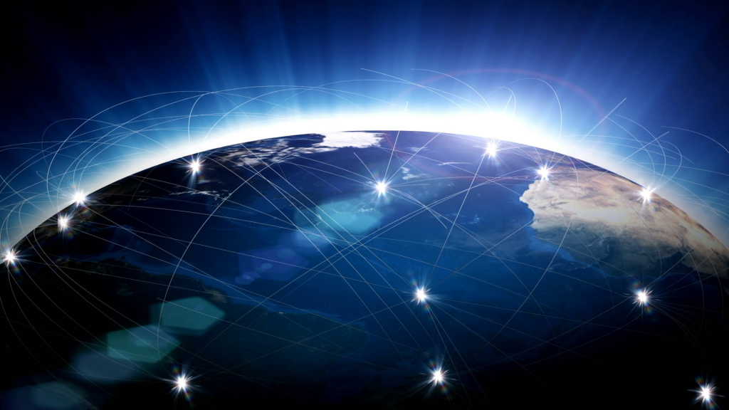 Globale Netzwerke verbinden den Planeten mit Lichtpunkten und Linien vor einem leuchtenden Sonnenaufgang.