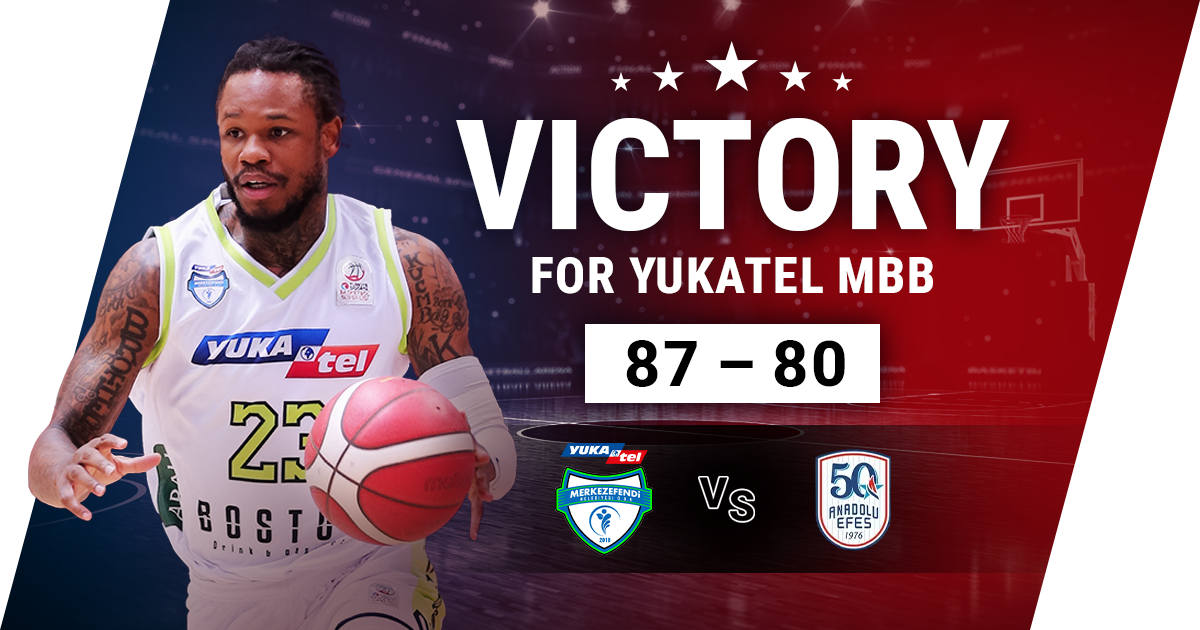 Basketballspieler feiert Sieg: Yukatel MBB gewinnt 87-80 gegen Anadolu Efes.
